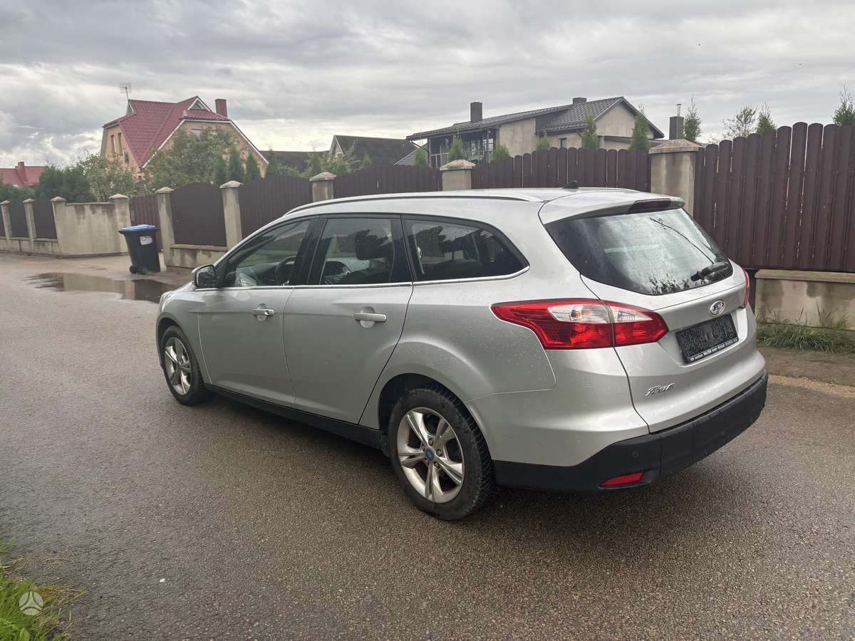 Ford Focus 2012 — photo 8