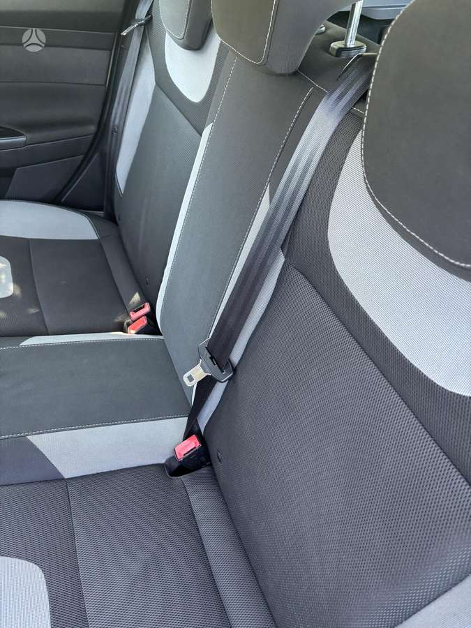 Ford Focus 2012 — photo 9