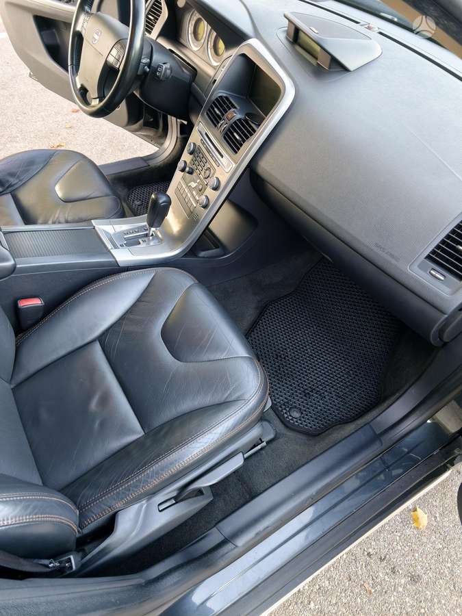 Volvo XC60 2009 — photo 11