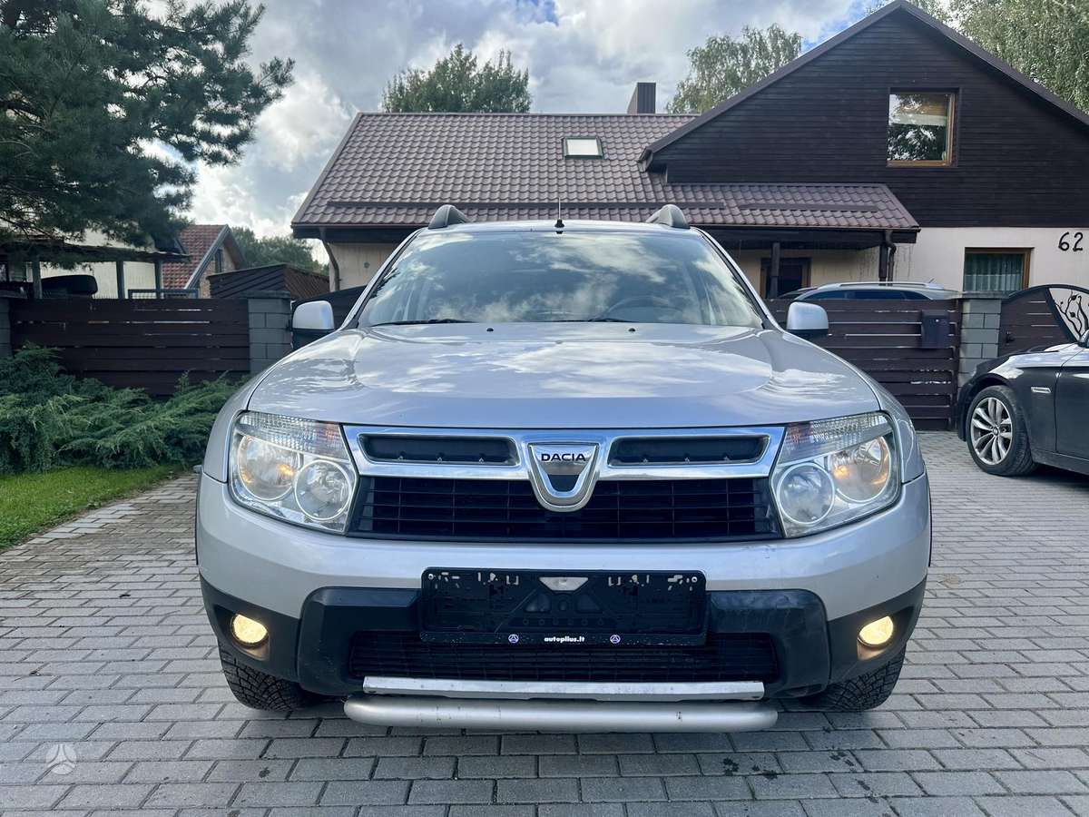 Dacia Duster 2012 — rear view