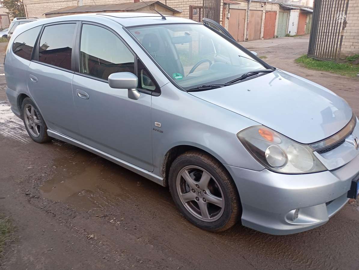 Honda Stream 2006 — вигляд ззаду