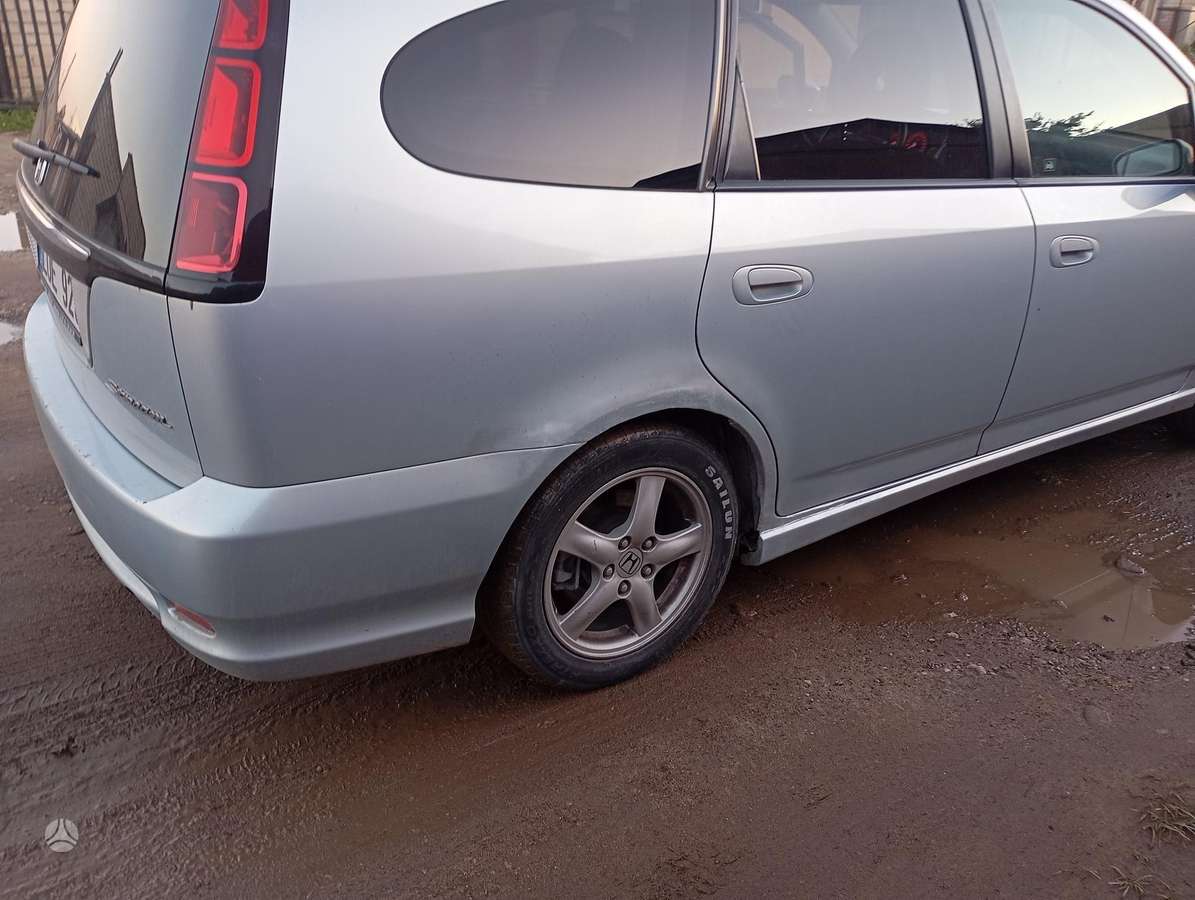Honda Stream 2006 — салон