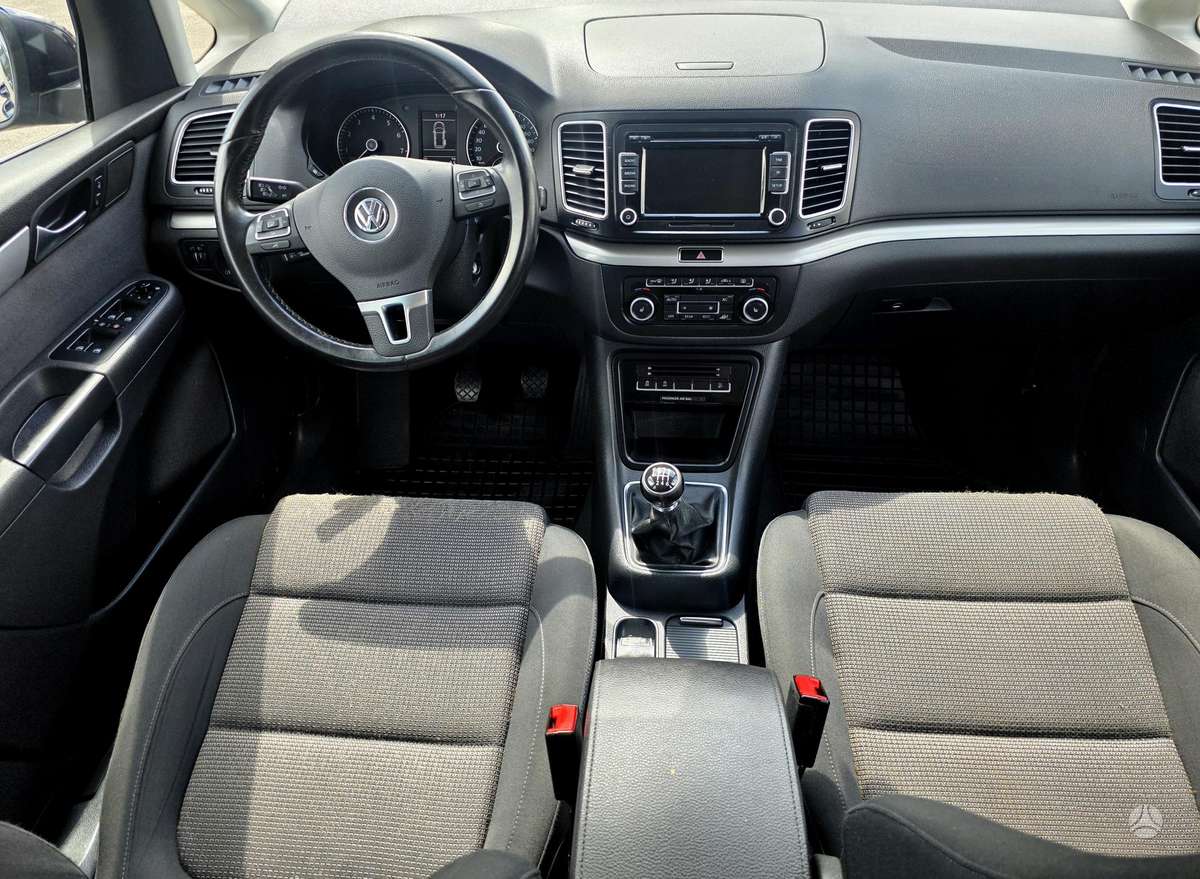 Volkswagen Sharan 2011 — photo 12