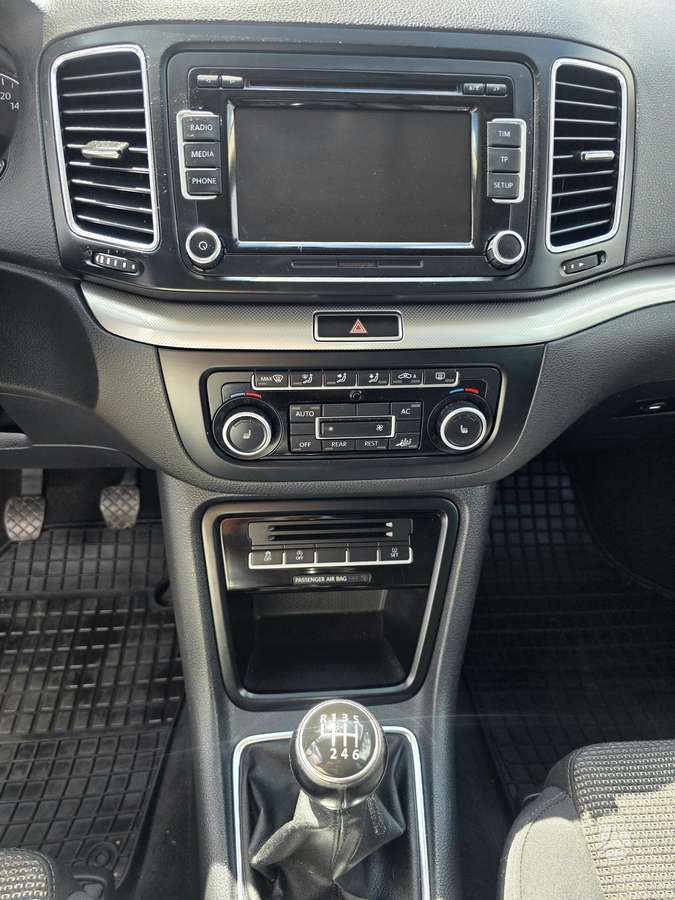 Volkswagen Sharan 2011 — photo 15