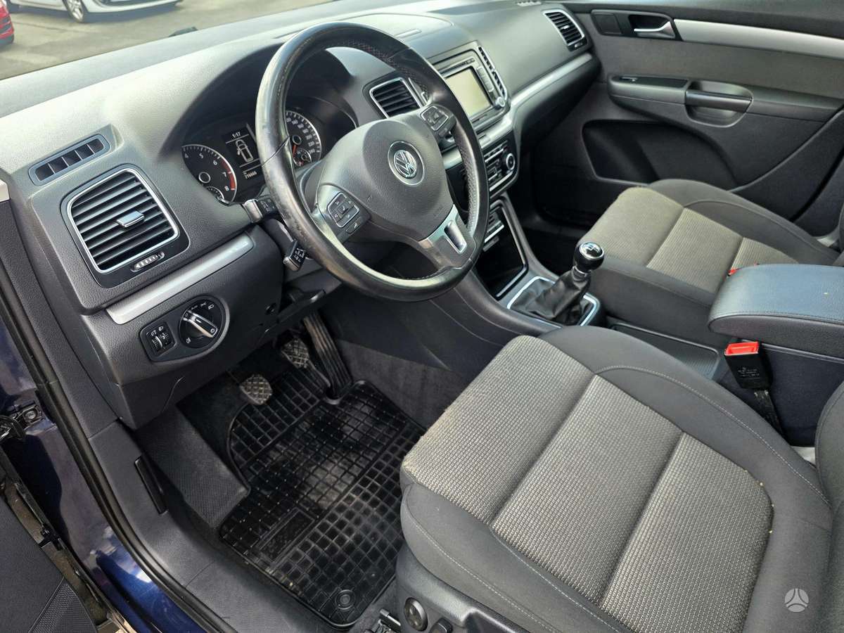 Volkswagen Sharan 2011 — photo 7
