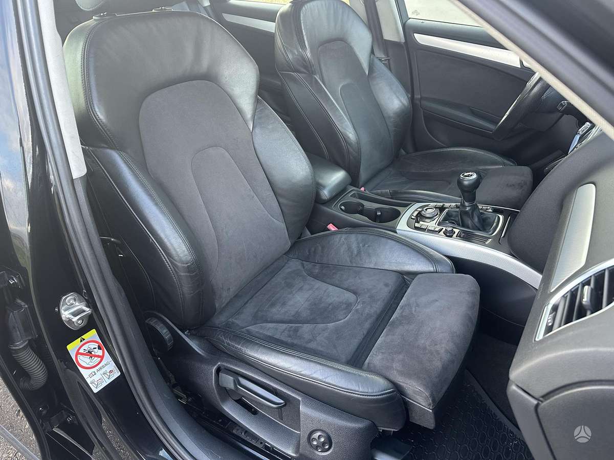 Audi A4 2010 — вигляд ззаду