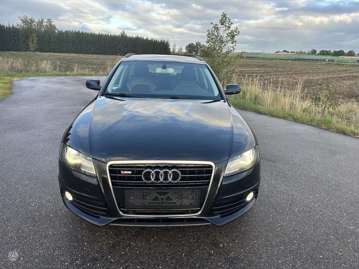 Audi A4 2010 — салон