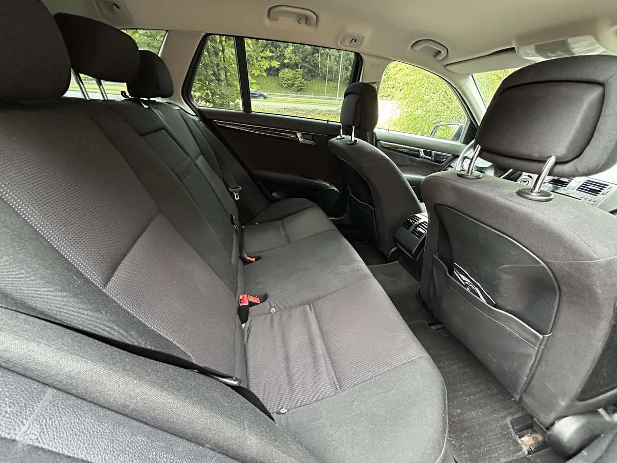 Mercedes-Benz C200 2009 — photo 10