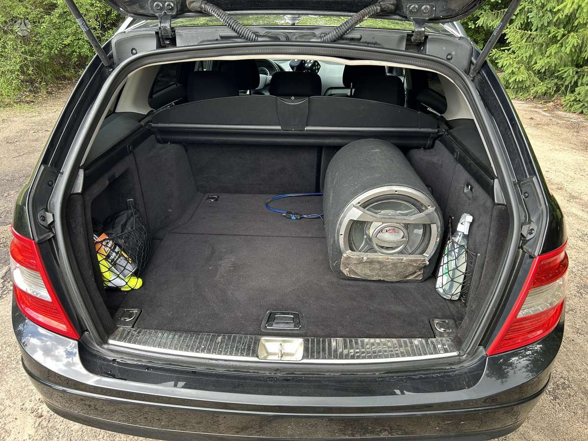 Mercedes-Benz C200 2009 — photo 11
