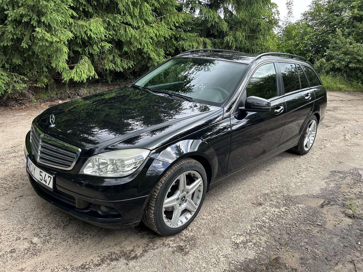 Mercedes-Benz C200 2009 — rear view