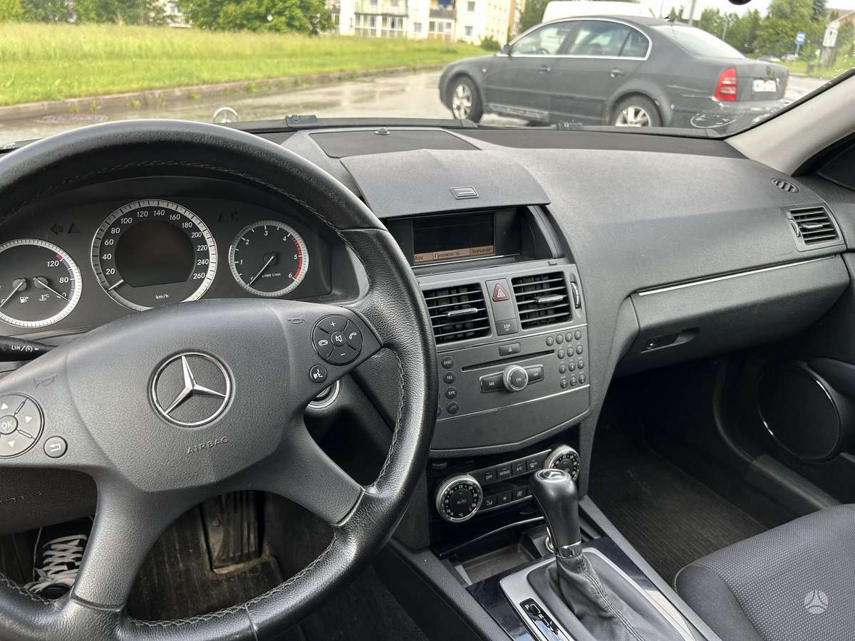 Mercedes-Benz C200 2009 — photo 7