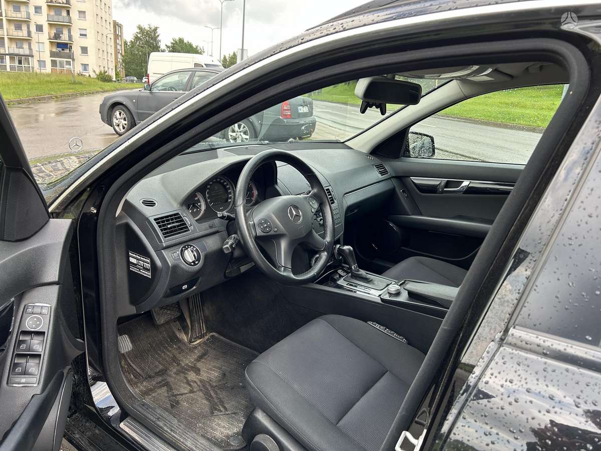 Mercedes-Benz C200 2009 — photo 8