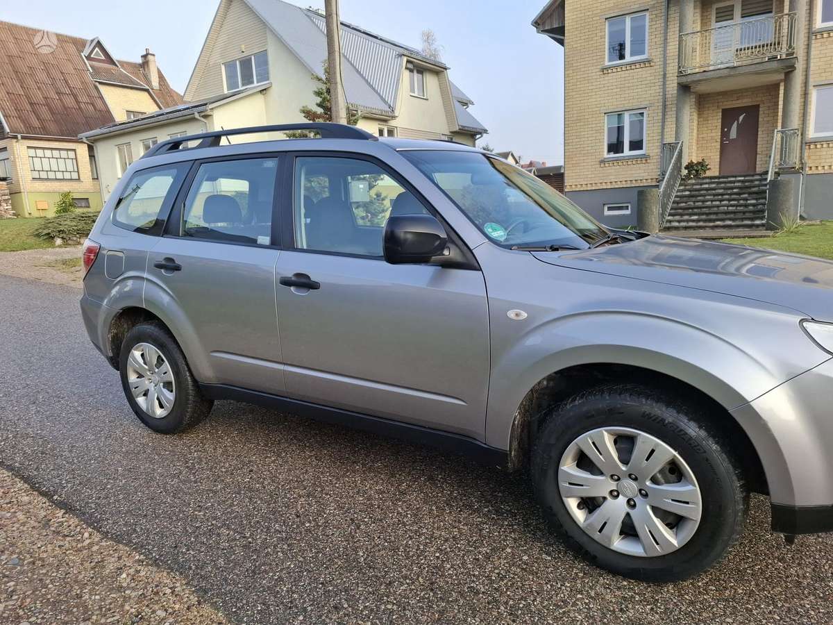 Subaru Forester 2011 — вигляд ззаду