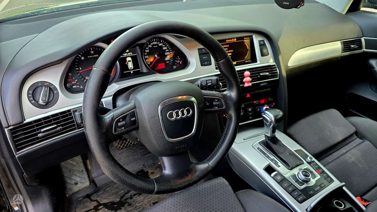 Audi A6 2011 — photo 19