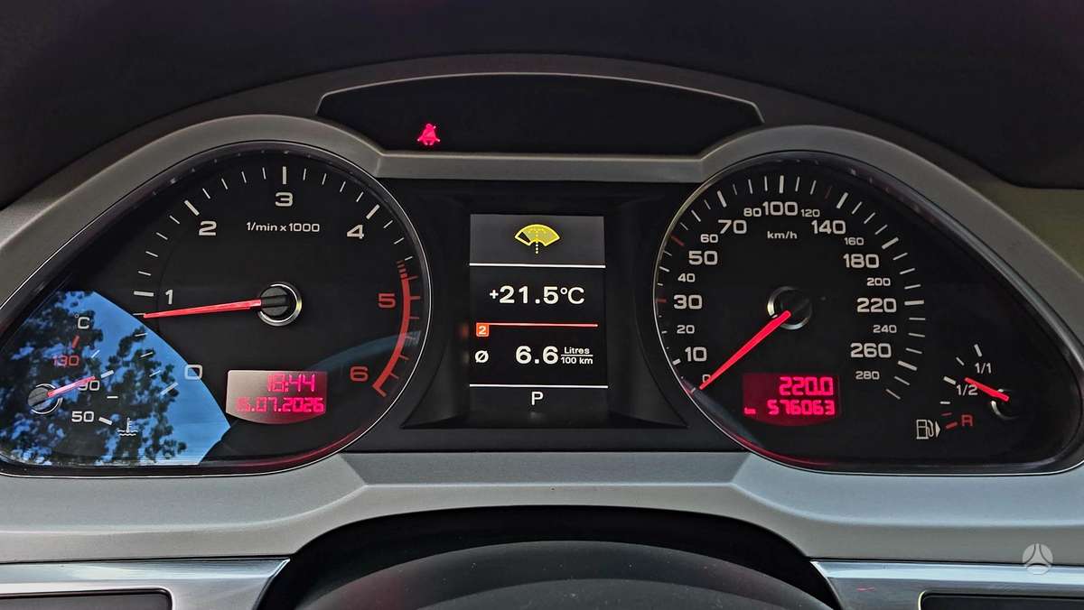 Audi A6 2011 — photo 40