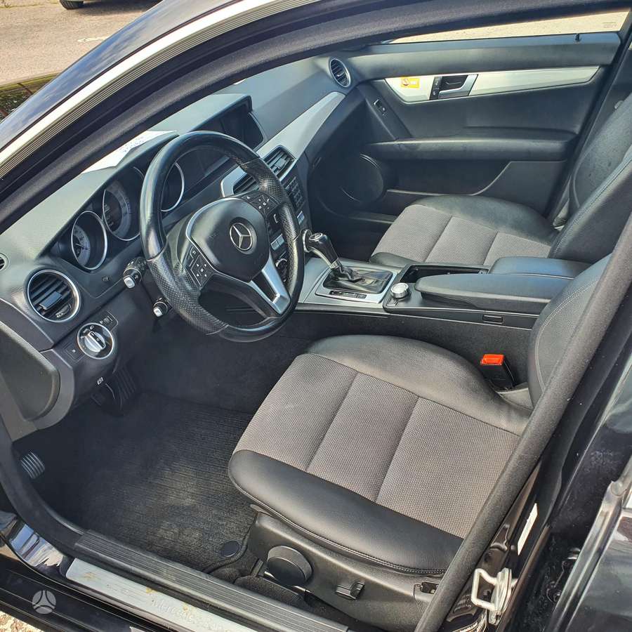 Mercedes-Benz C220 2013 — photo 10