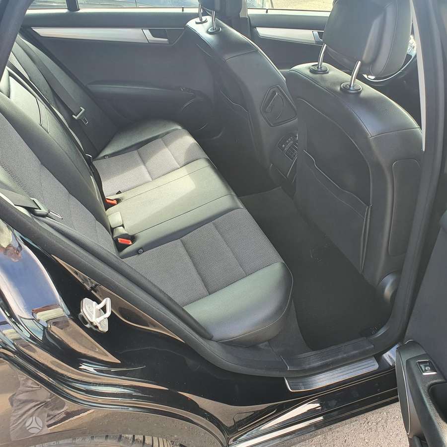 Mercedes-Benz C220 2013 — photo 11