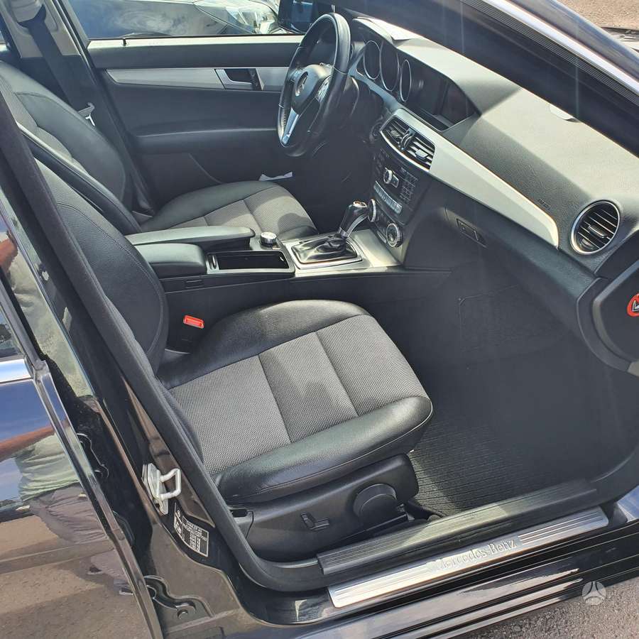 Mercedes-Benz C220 2013 — photo 12