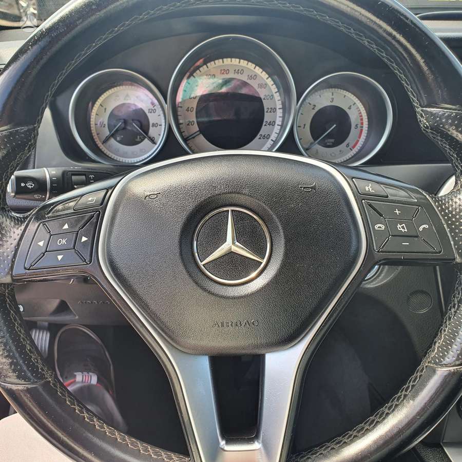 Mercedes-Benz C220 2013 — photo 14