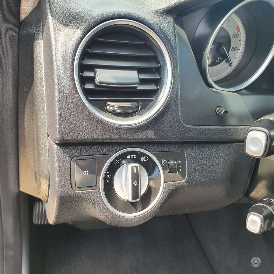 Mercedes-Benz C220 2013 — photo 15