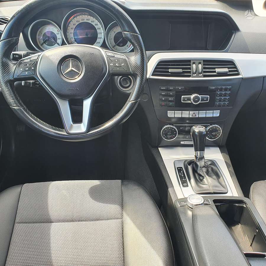 Mercedes-Benz C220 2013 — photo 8