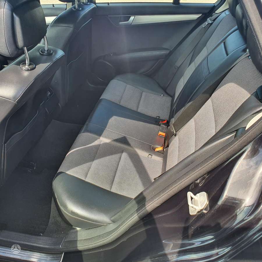 Mercedes-Benz C220 2013 — photo 9