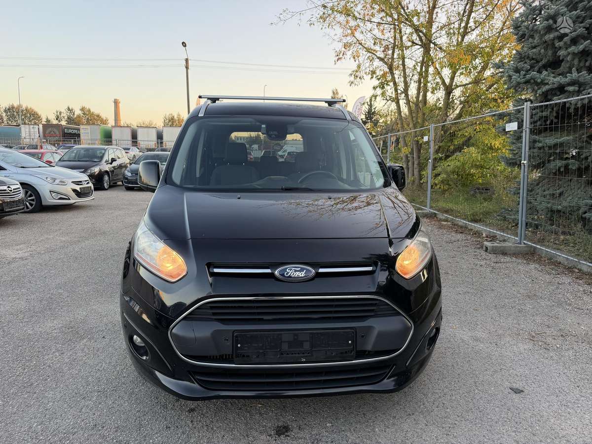 Ford Tourneo 2015 — rear view