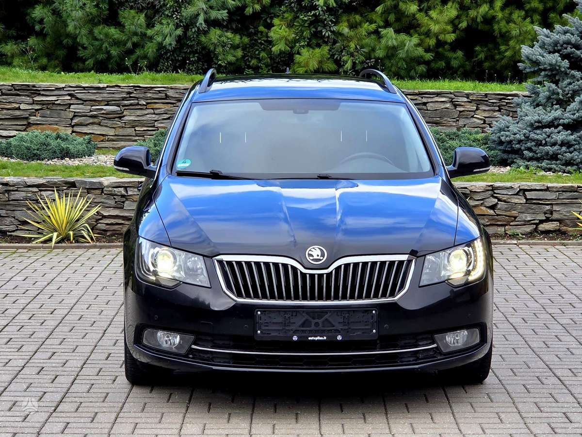 Skoda Superb 2014 — rear view