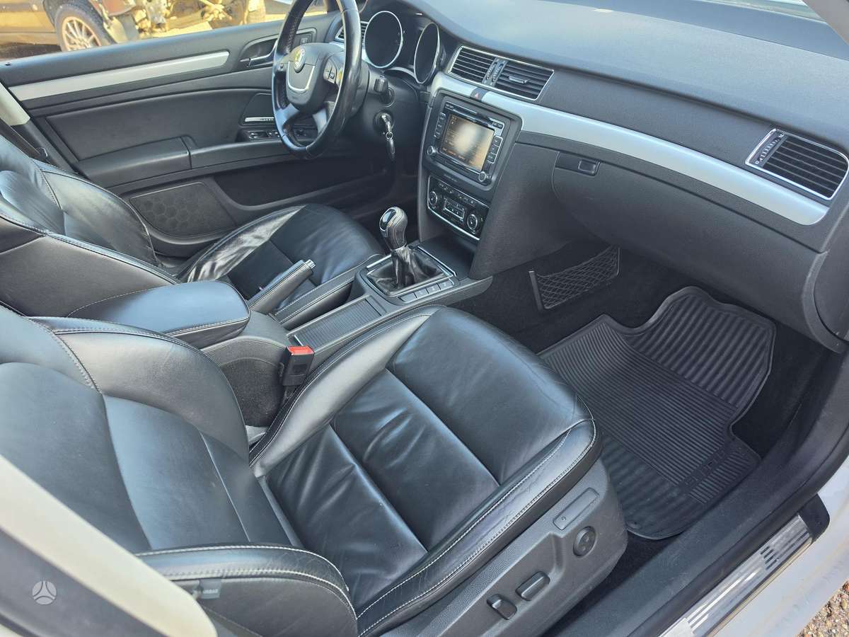 Skoda Superb 2010 — photo 18