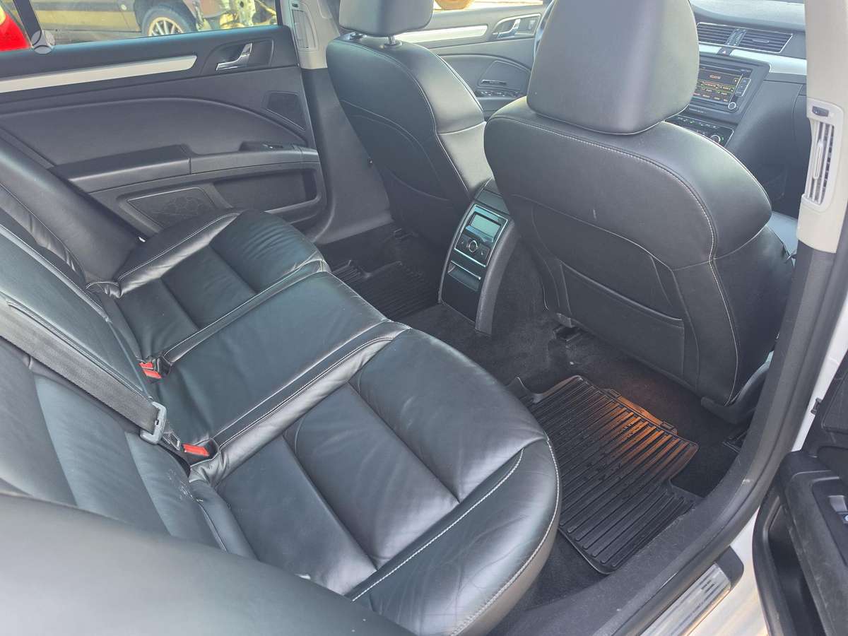 Skoda Superb 2010 — photo 19