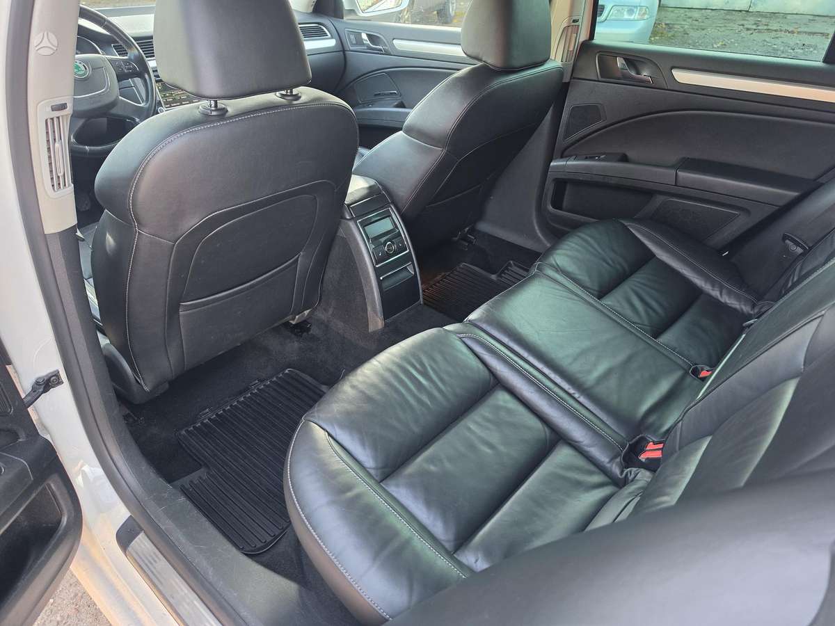 Skoda Superb 2010 — photo 22