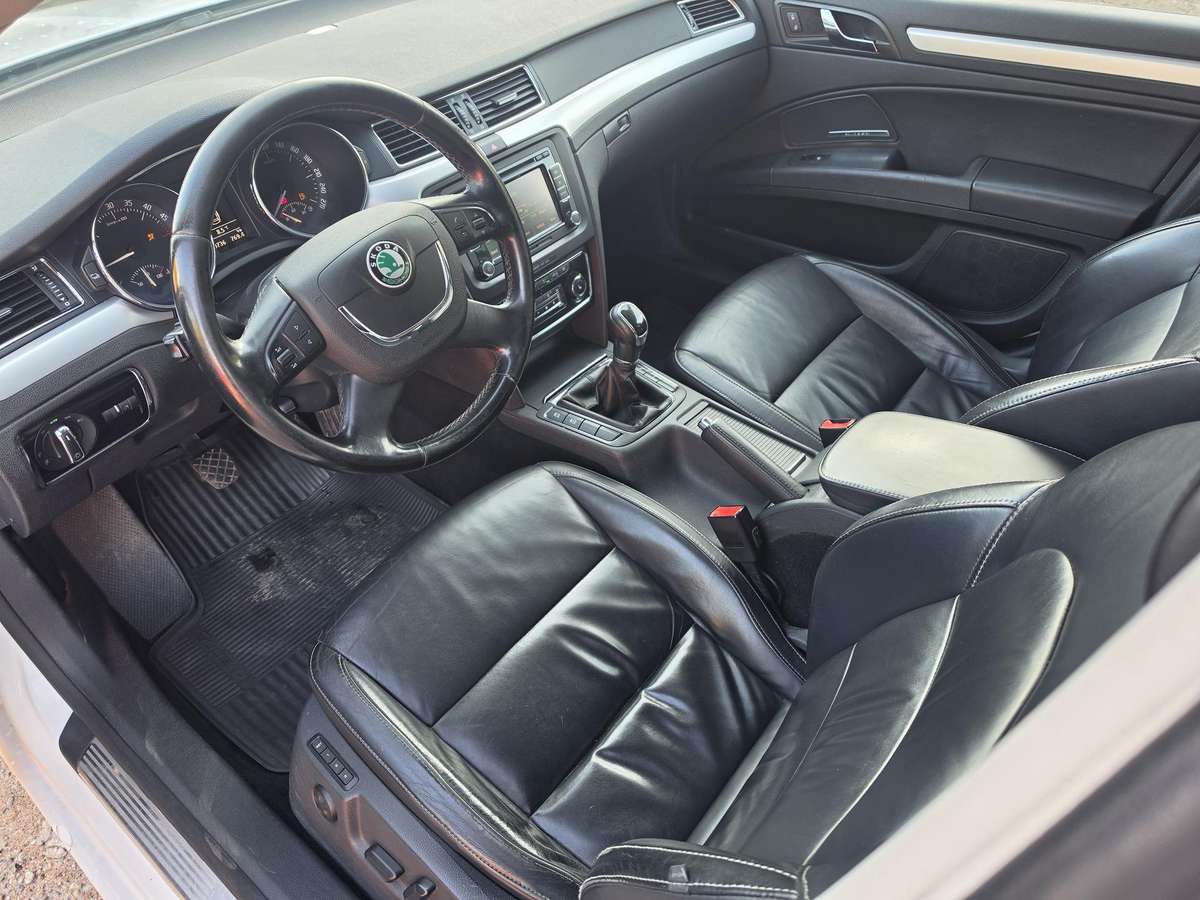 Skoda Superb 2010 — photo 23