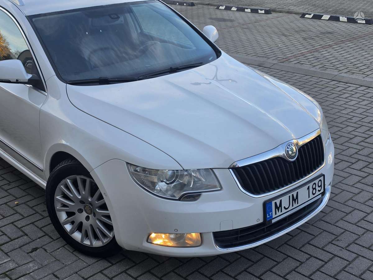 Skoda Superb 2010 — interior