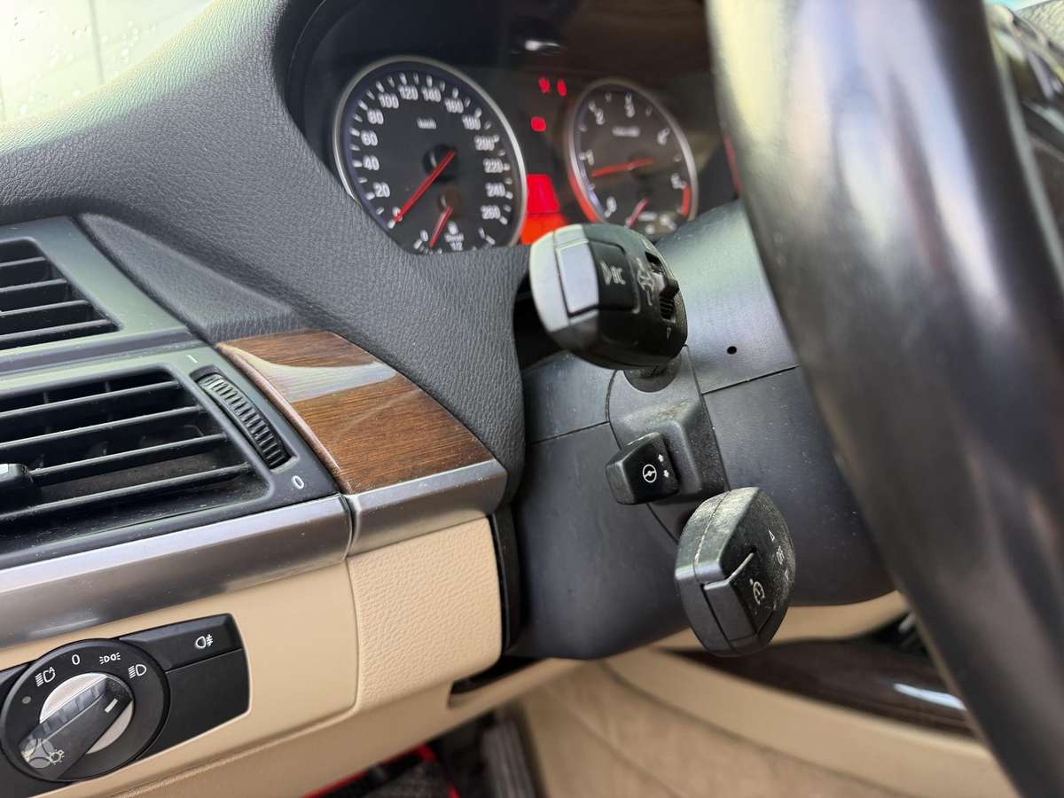 BMW X5 2008 — photo 15