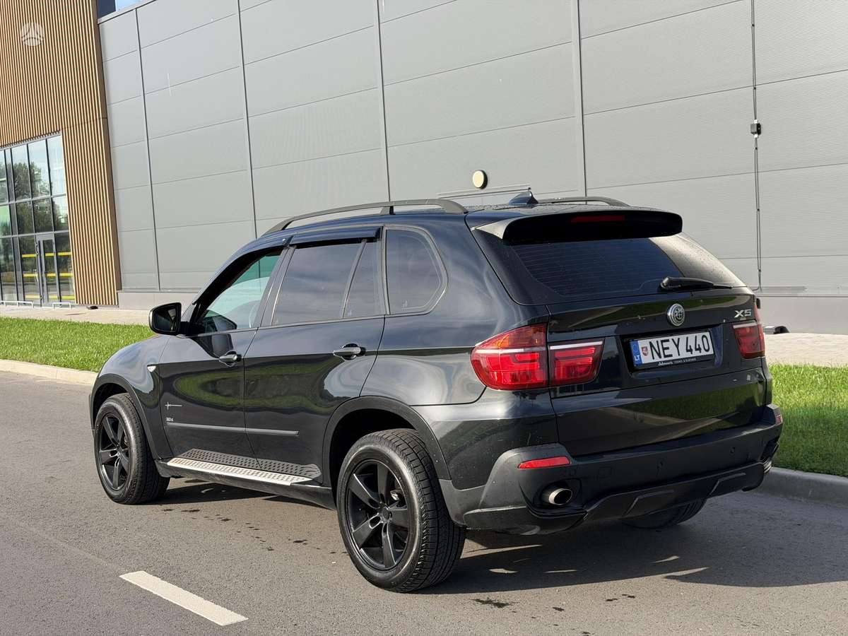 BMW X5 2008 — rear view