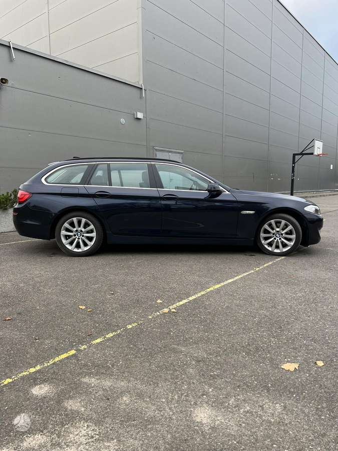 BMW 525 2011 — двигун 2993 cm³, 204 HP (150kW)