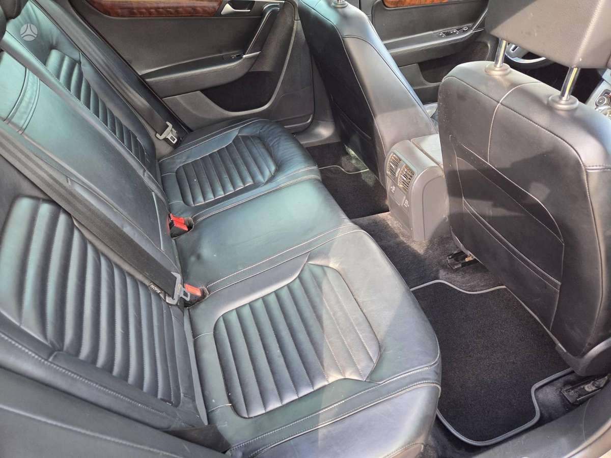 Volkswagen Passat 2011 — photo 12