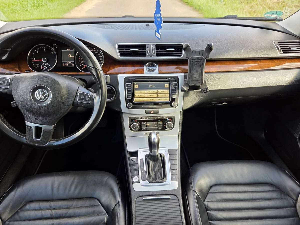Volkswagen Passat 2011 — photo 13