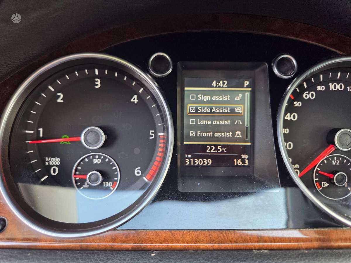 Volkswagen Passat 2011 — photo 14