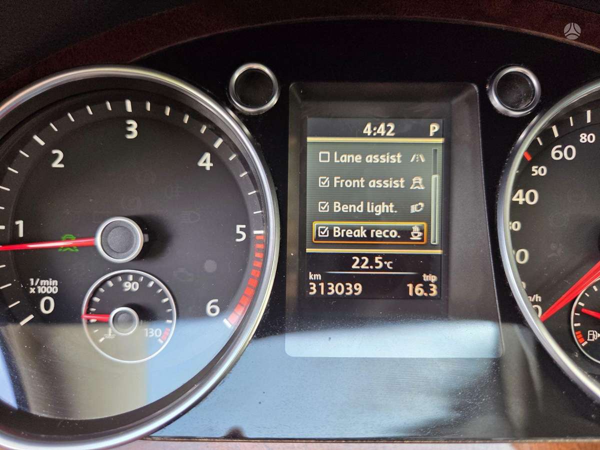 Volkswagen Passat 2011 — photo 15