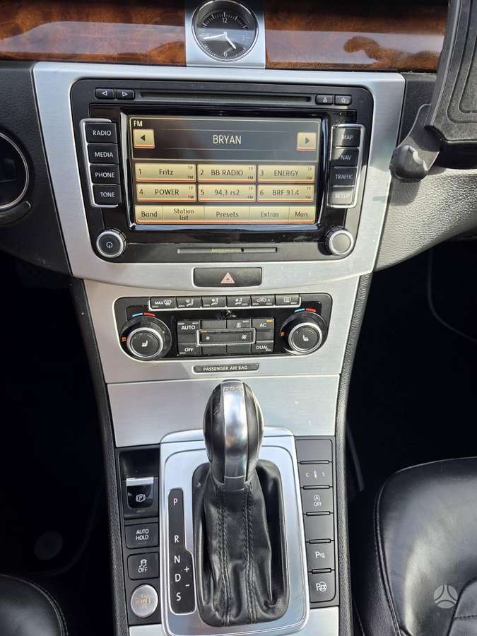 Volkswagen Passat 2011 — photo 16