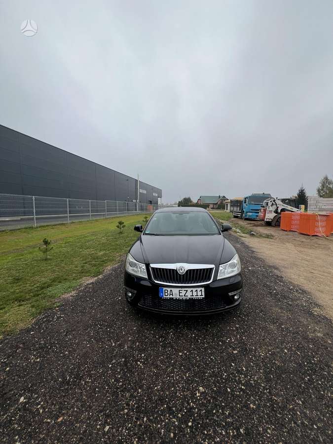 Skoda Octavia 2010 — rear view
