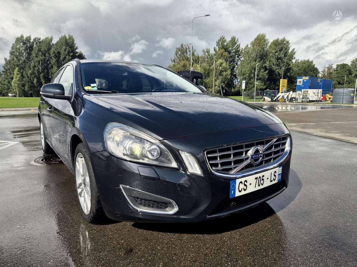 Volvo V60 2013 — вигляд ззаду