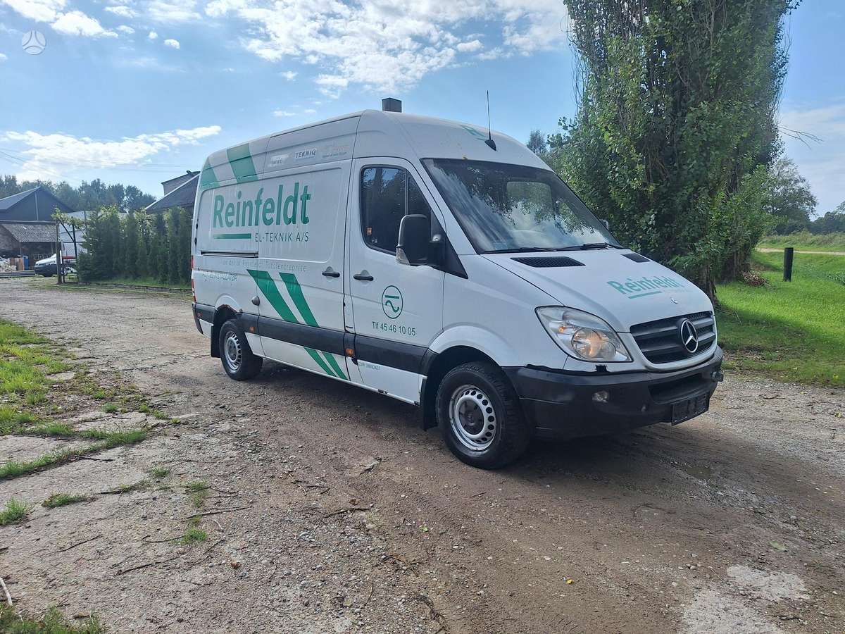 Mercedes-Benz Sprinter 2012 — rear view