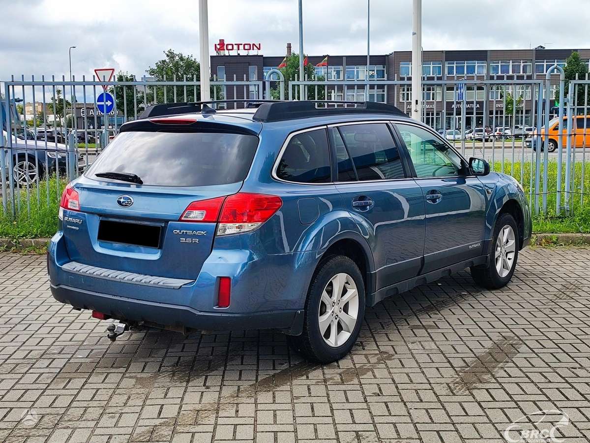 Subaru Outback 2014 — салон