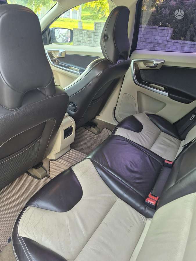 Volvo XC60 2010 — photo 10