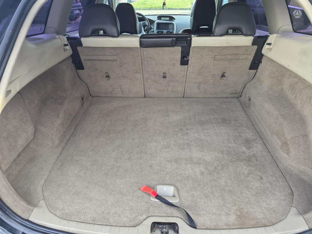 Volvo XC60 2010 — photo 12