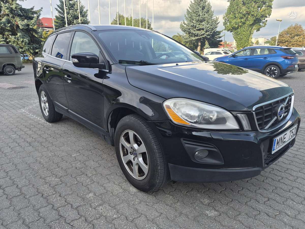 Volvo XC60 2010 — rear view