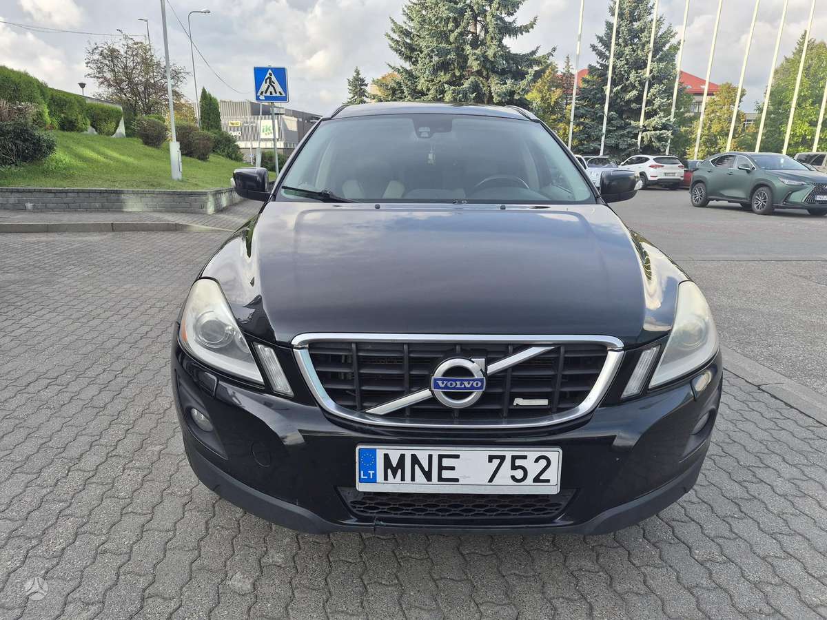 Volvo XC60 2010 — interior