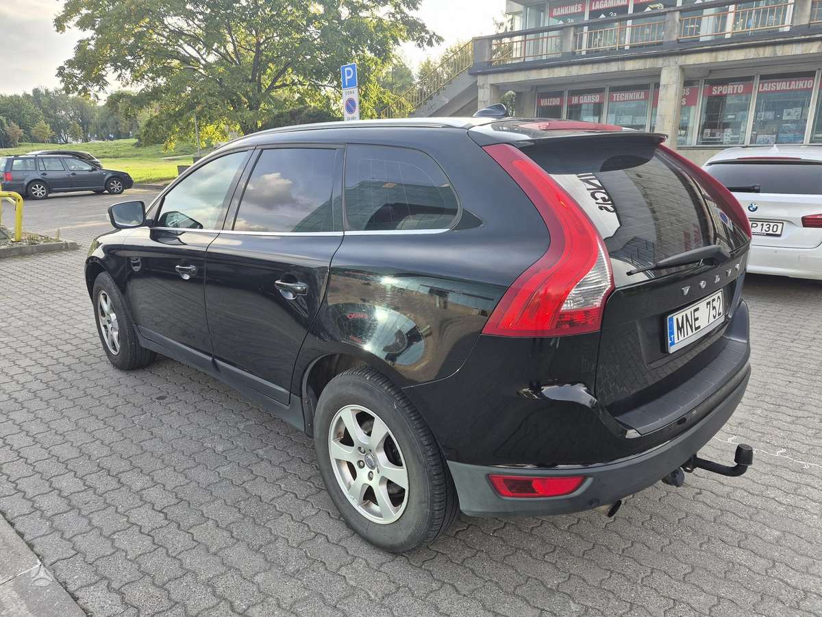 Volvo XC60 2010 — engine 2400 cm³, 175 HP (129kW)